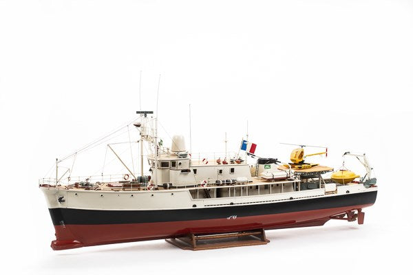 1:45 Calypso plastic hull (red hat edition) Photo